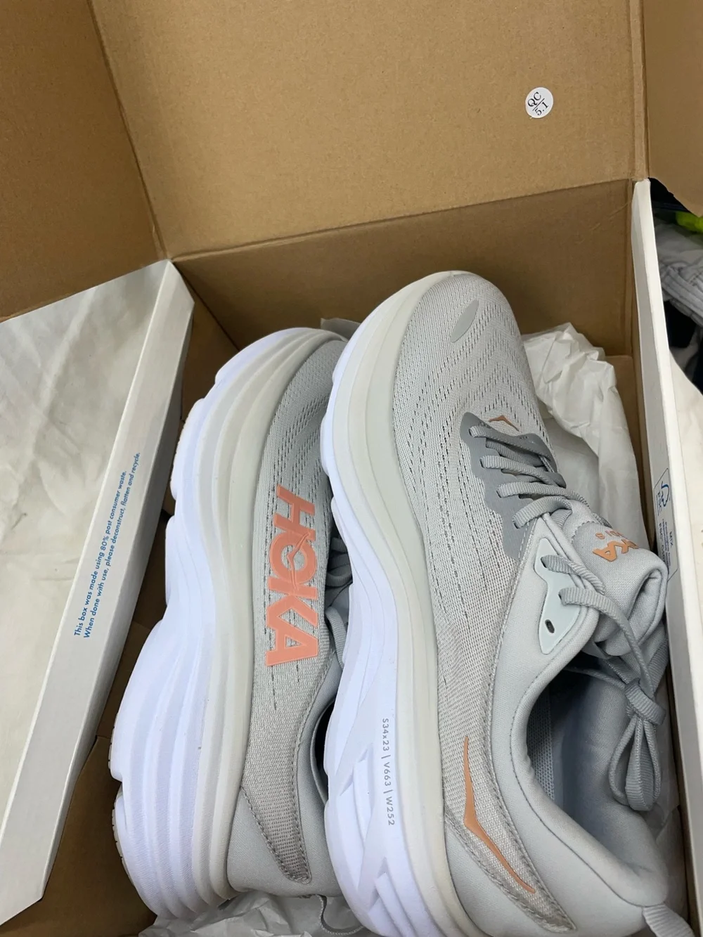 NEW!!! Hoka Bondi 8 wide Running Shoes - Light Gray with Peach Logos sz 11-D